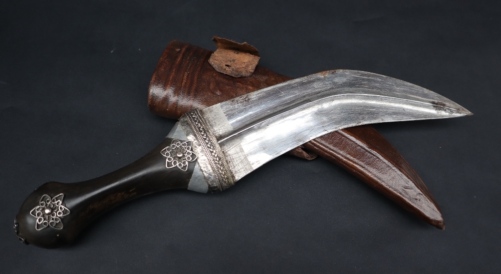 Blade | An Indian dagger Jambya with a curved double edge blade with ...