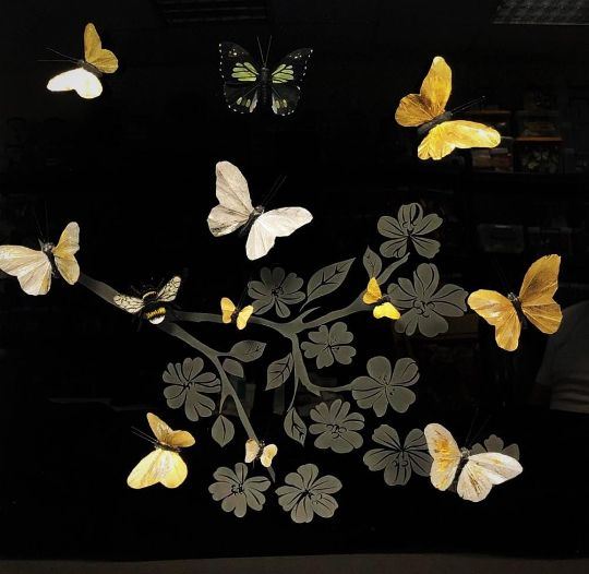 MICHAEL OLSEN. BUMBLEBEE - Michael Olsen