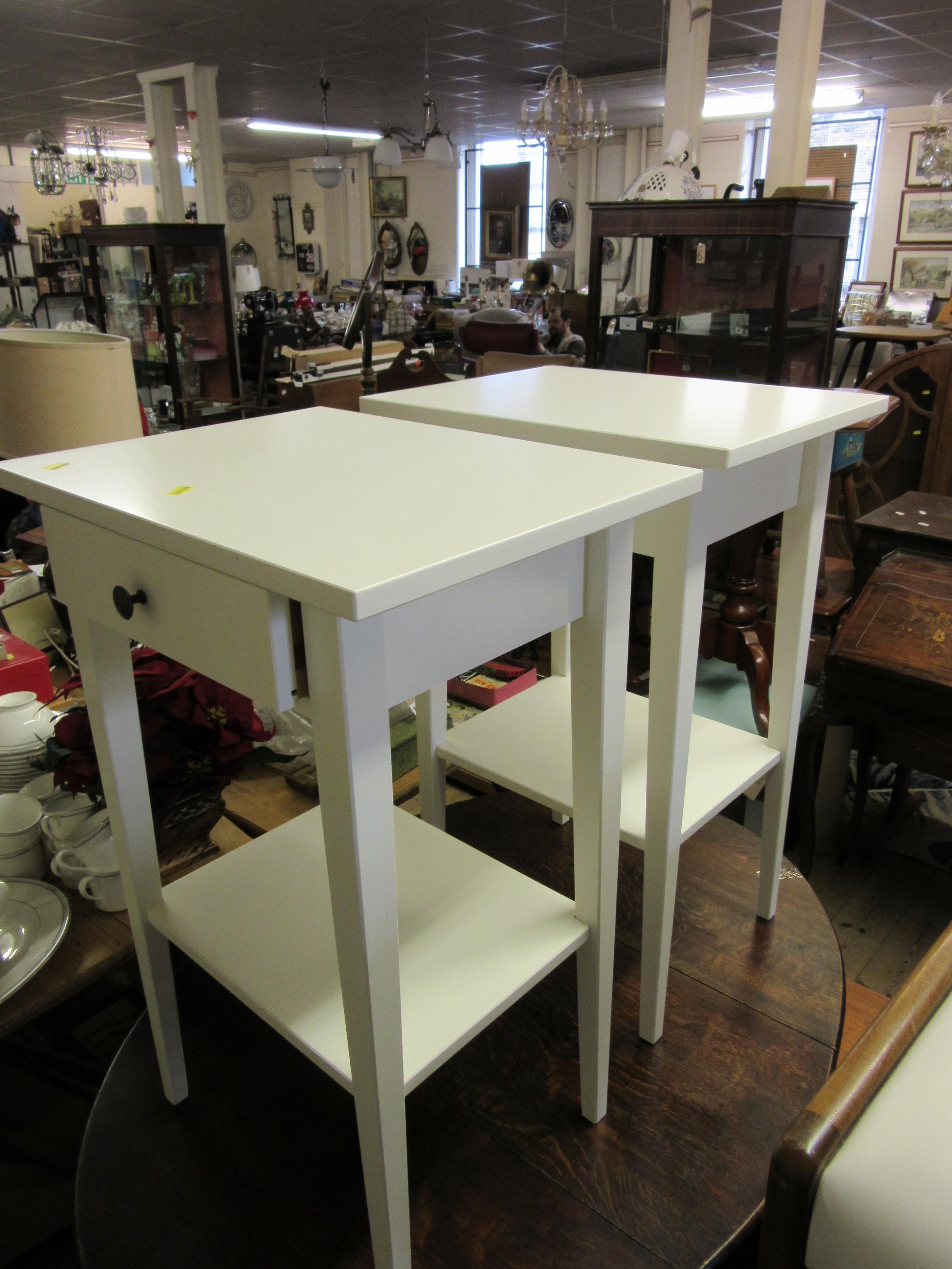 White | PAIR OF WHITE SIDE TABLES | MutualArt