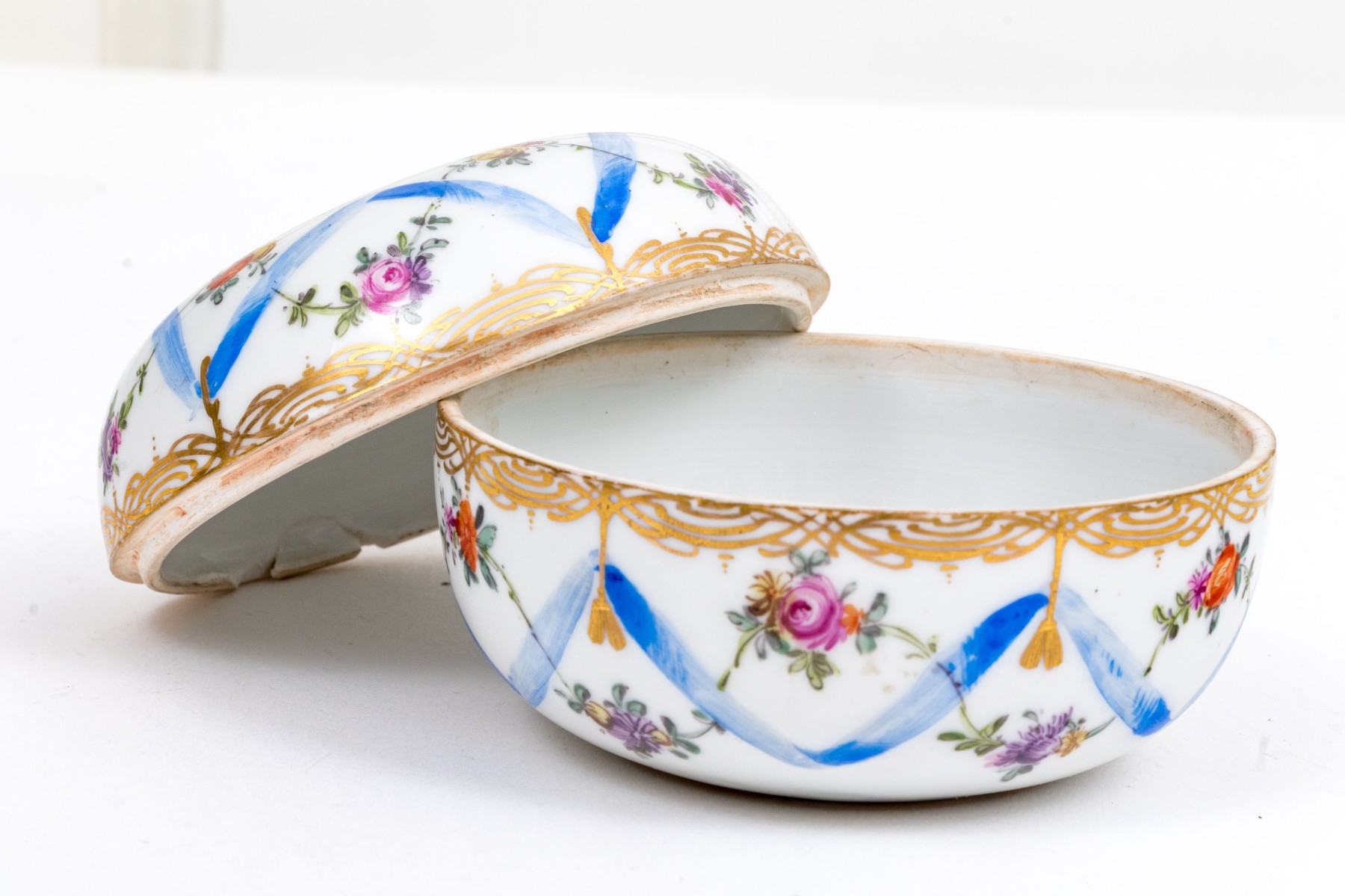 Meissen | Meissen Porcelain Lidded Trinket Box | MutualArt