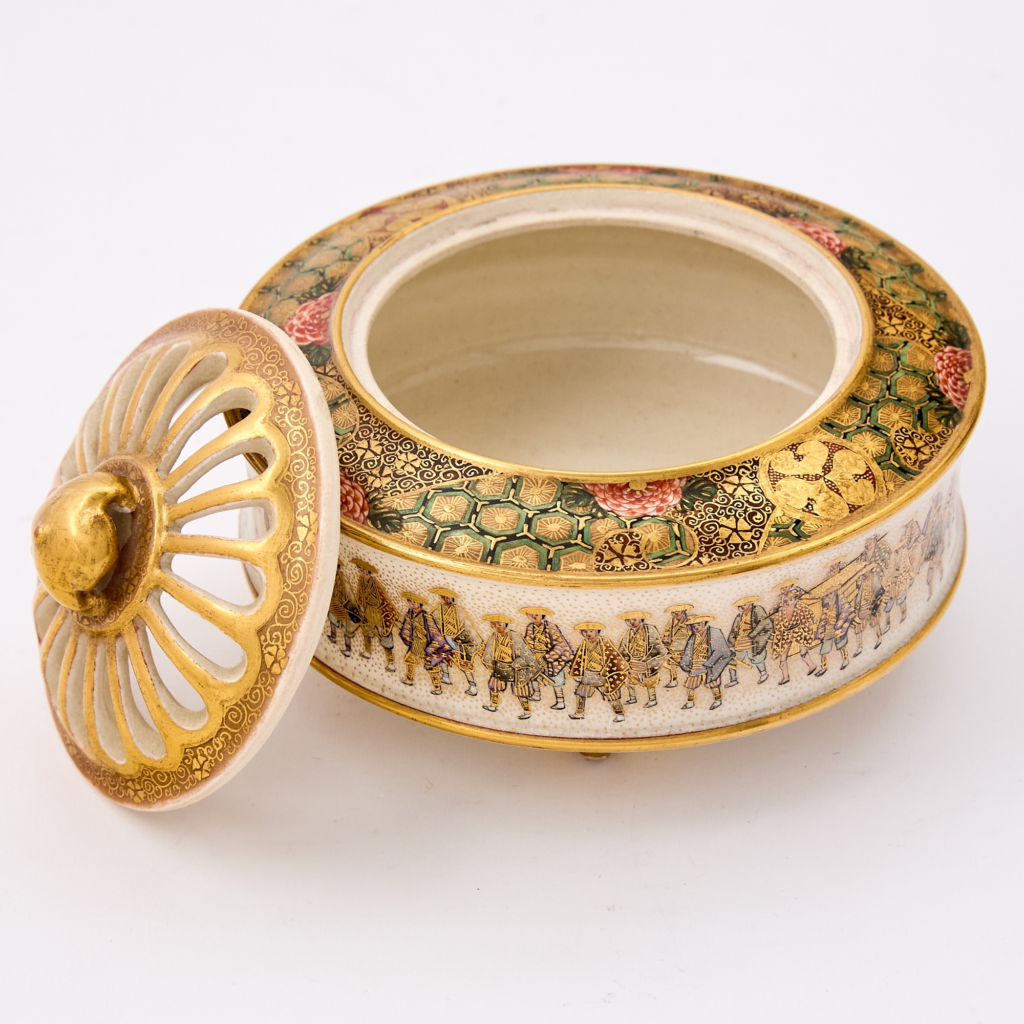 Artwork by Fuzan Ryun, Of compressed cylindrical from, the body supported by three legs, and surmounted by a vented cover