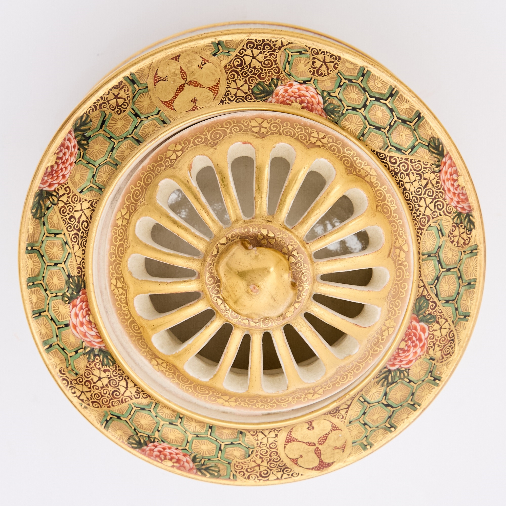 Artwork by Fuzan Ryun, Of compressed cylindrical from, the body supported by three legs, and surmounted by a vented cover