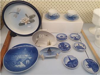 A GROUP OF BING & GRONDAHL CHINA AND OTHERS - A. Roquin