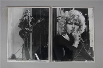SYLVIE VARTAN: A set of 2 photographic prints of the artist - Lot 567 - Jacques Verrier