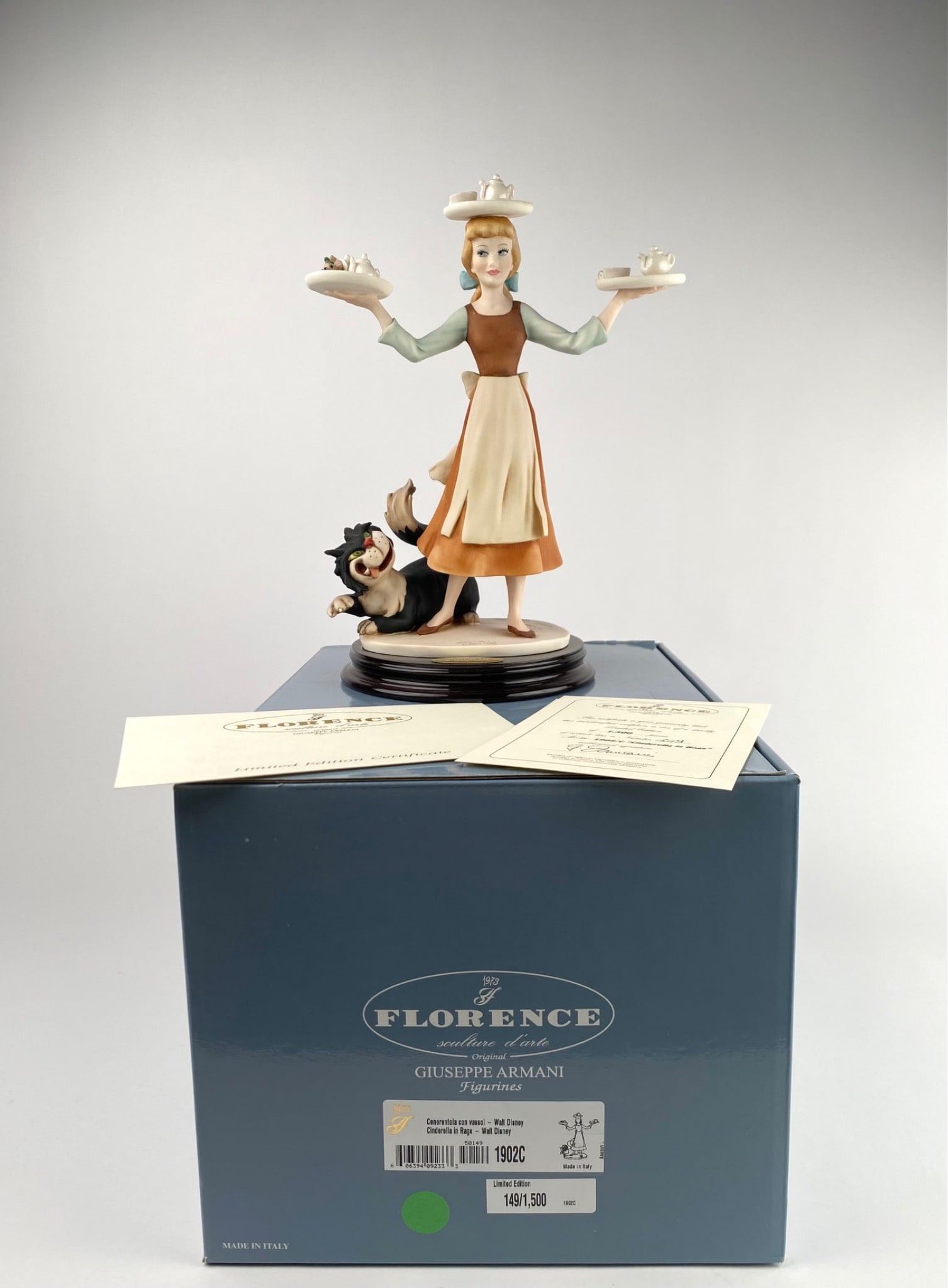 Artwork by Giuseppe Armani, Florence Disney Cinderella by Giuseppe Armani (COA Original Box), Made of painted porcelain mounted