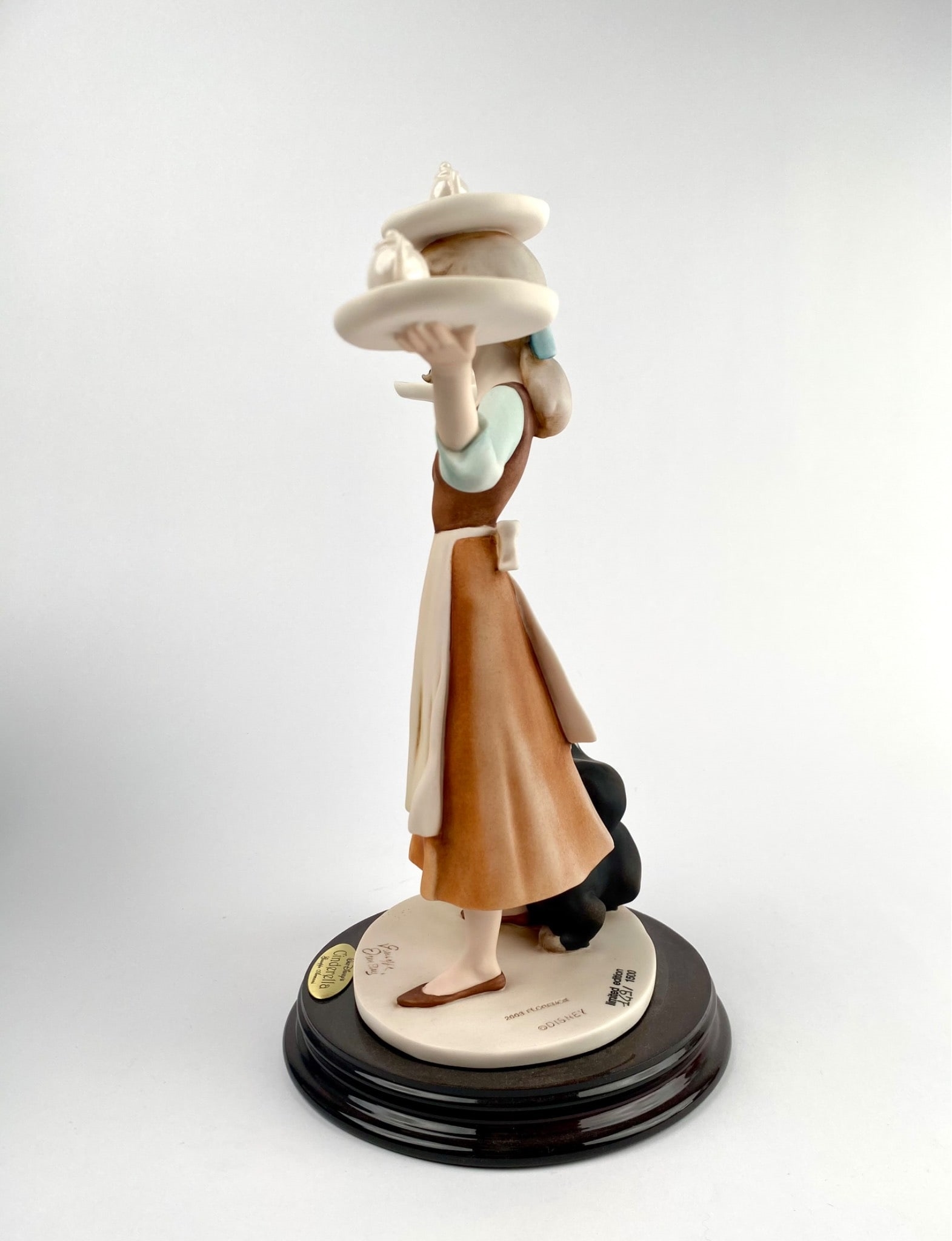 Artwork by Giuseppe Armani, Florence Disney Cinderella by Giuseppe Armani (COA Original Box), Made of painted porcelain mounted