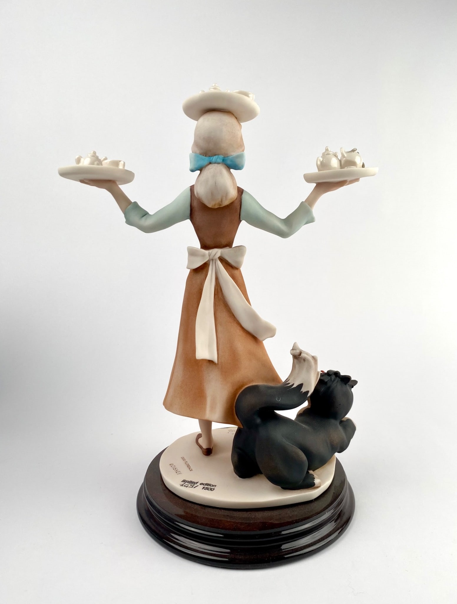 Artwork by Giuseppe Armani, Florence Disney Cinderella by Giuseppe Armani (COA Original Box), Made of painted porcelain mounted