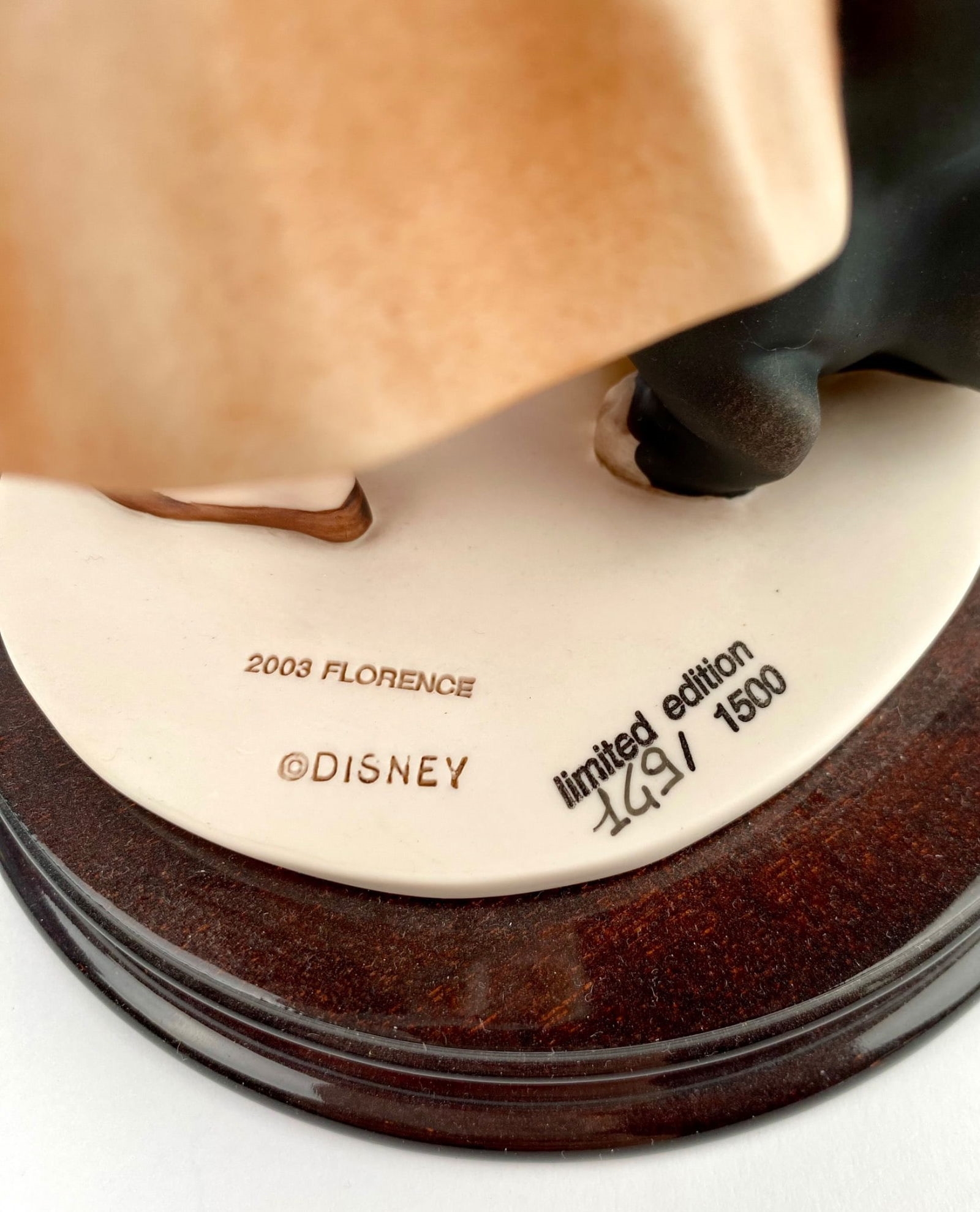 Artwork by Giuseppe Armani, Florence Disney Cinderella by Giuseppe Armani (COA Original Box), Made of painted porcelain mounted