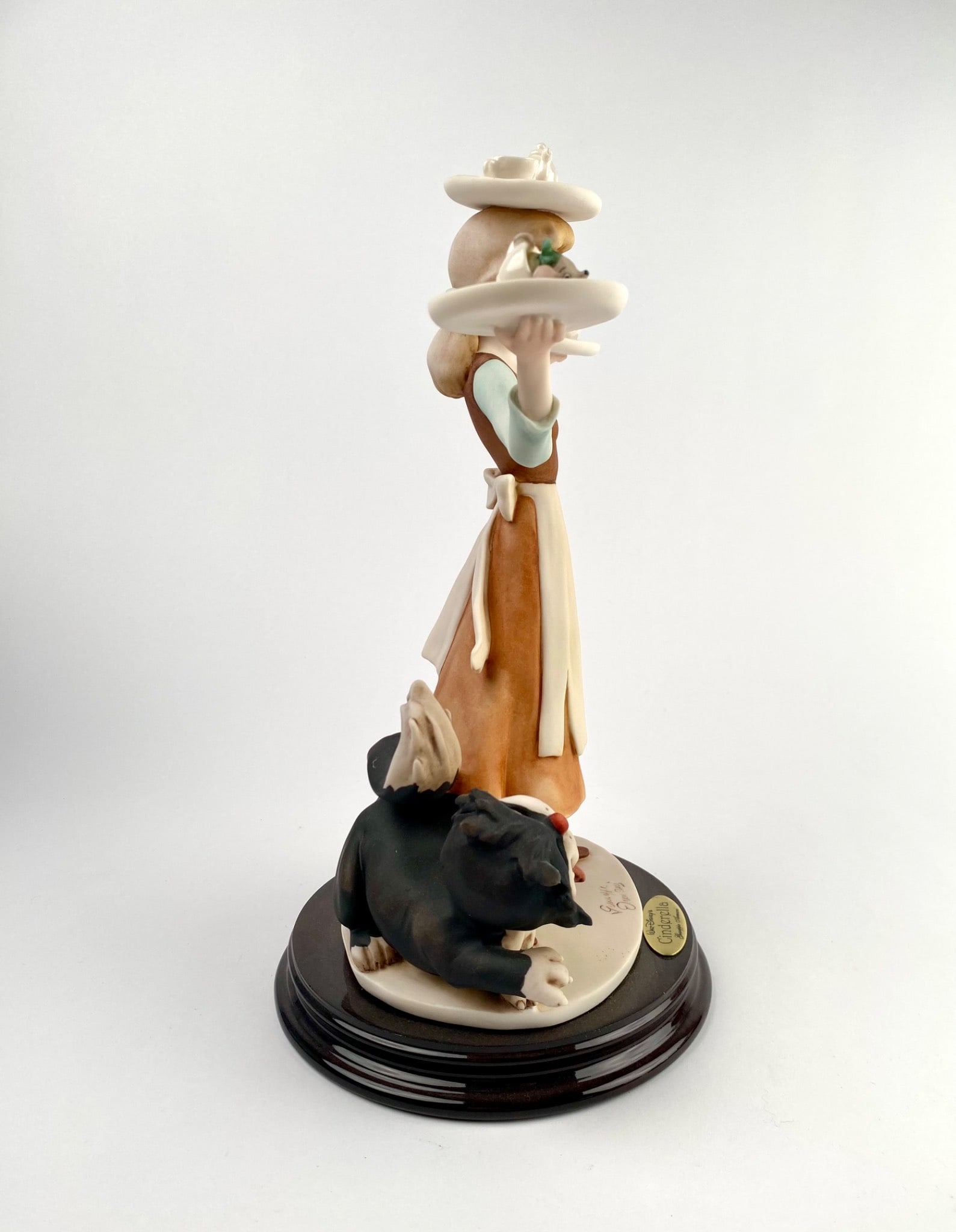 Artwork by Giuseppe Armani, Florence Disney Cinderella by Giuseppe Armani (COA Original Box), Made of painted porcelain mounted