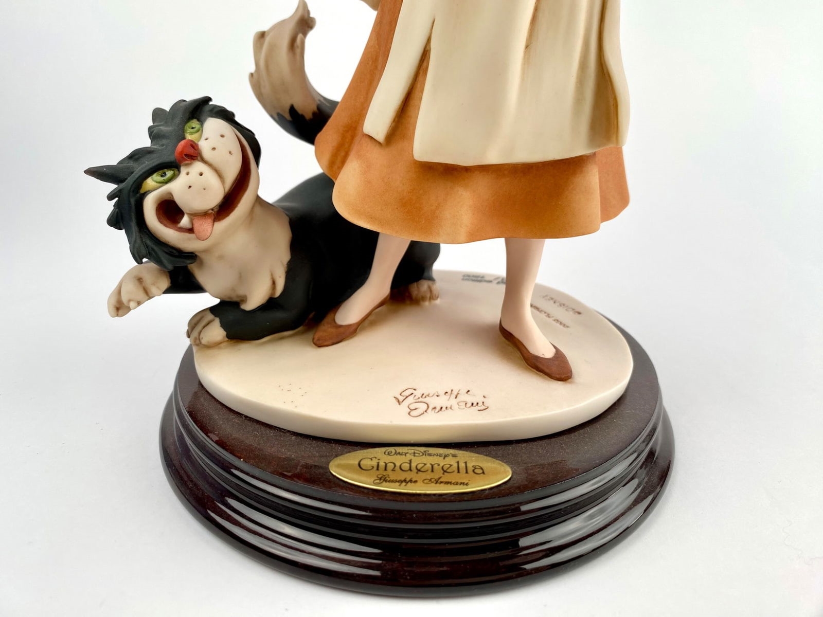 Artwork by Giuseppe Armani, Florence Disney Cinderella by Giuseppe Armani (COA Original Box), Made of painted porcelain mounted