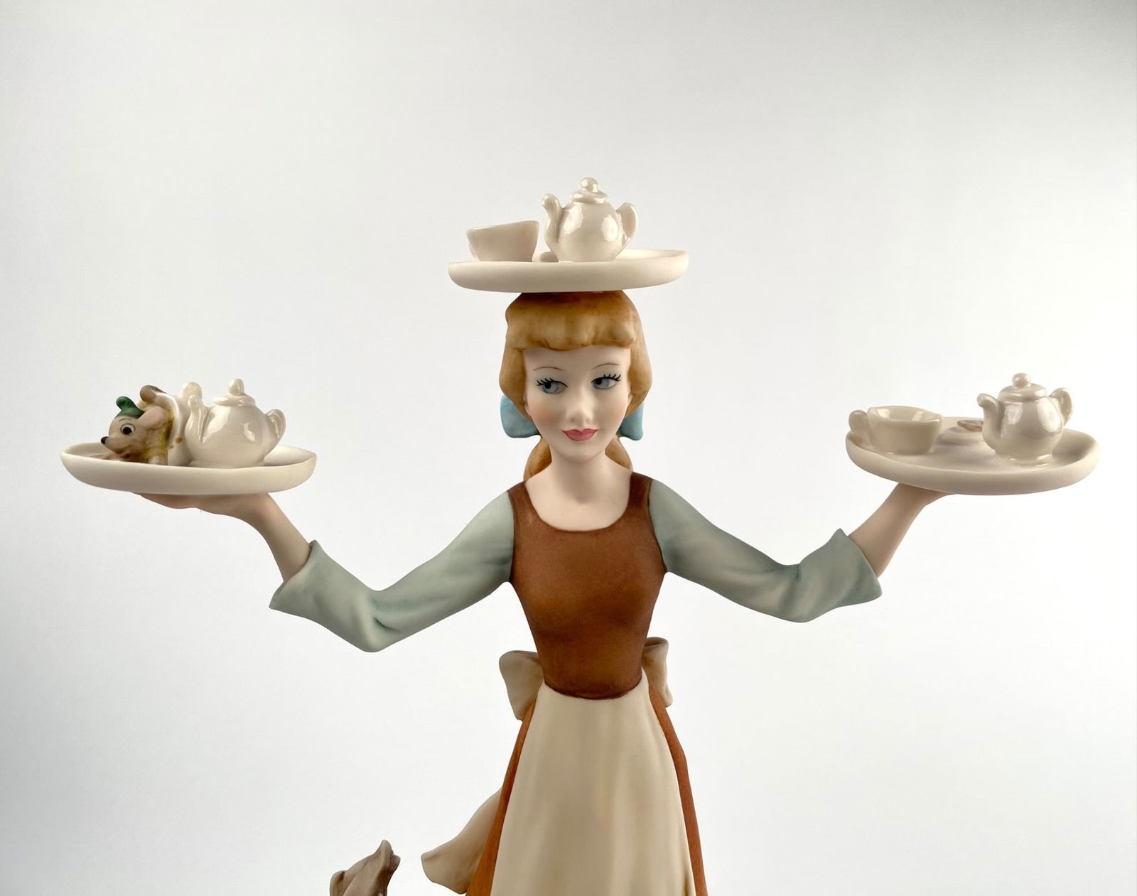 Artwork by Giuseppe Armani, Florence Disney Cinderella by Giuseppe Armani (COA Original Box), Made of painted porcelain mounted