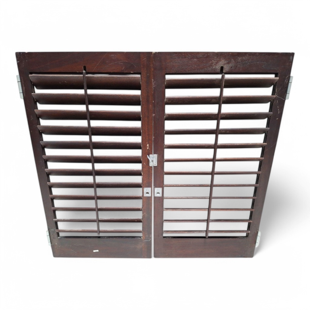 Louvre | 2 X MAHOGANY TONED LOUVRE DESIGN SINGLE PANEL CANADIAN ...