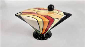 A LORNA & LIONEL BAILEY LIMITED EDITION 5/30 ART DECO STYLE TEA POT BEARING PRINTED SIGNATURES - Lorna Bailey
