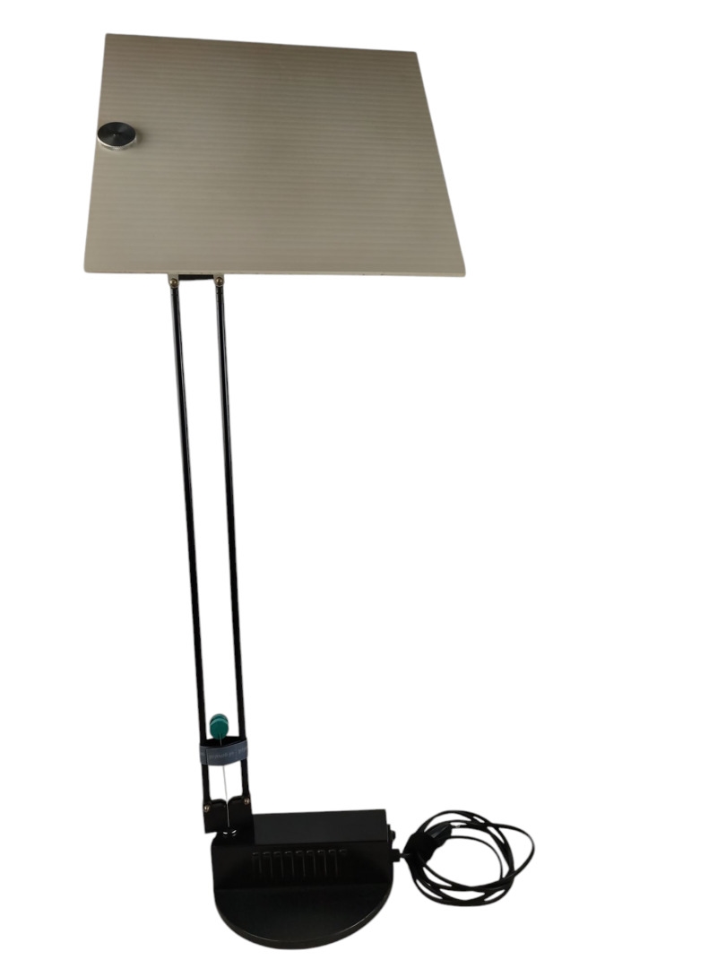 Artwork by Sacha Ketoff, Lampe Modèle WO au design atypique et original