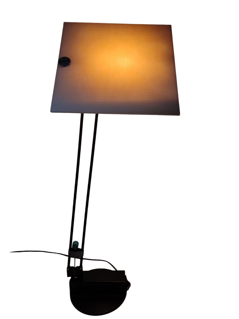 Artwork by Sacha Ketoff, Lampe Modèle WO au design atypique et original