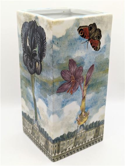 JON DERRAIN MODERN DESIGNER VASE, Bold Royal palatial homestead design with large floral images H:32cm - Jon Derrain