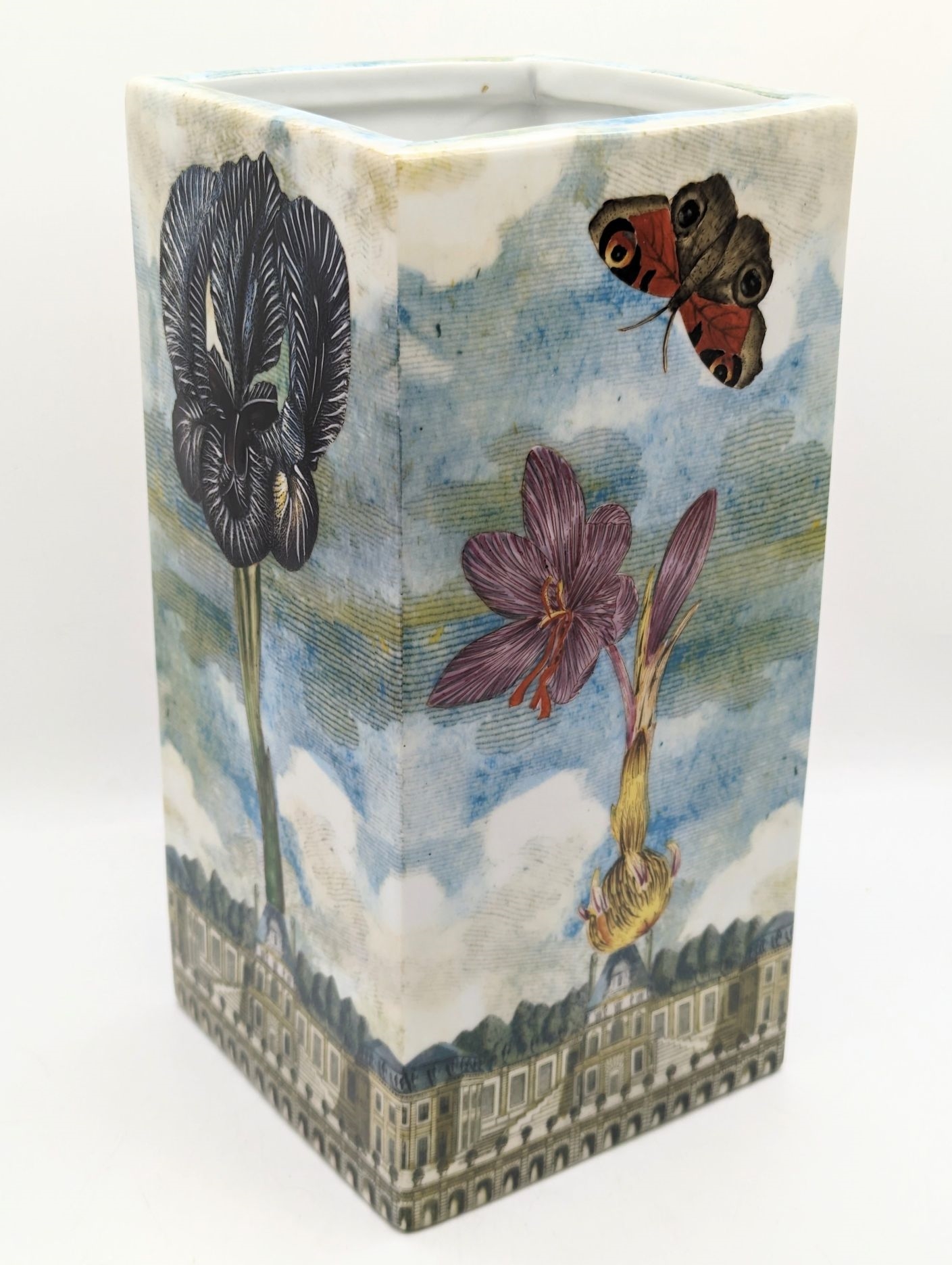Artwork by Jon Derrain, JON DERRAIN MODERN DESIGNER VASE, Bold Royal palatial homestead design with large floral images H:32cm, Made of vase