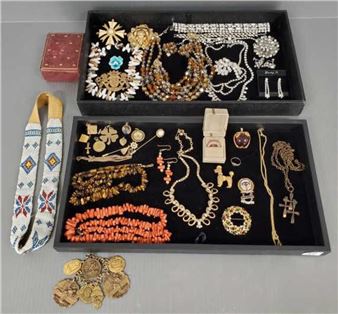 Gp. vintage jewelry incl. Miriam Haskell - Miriam Haskell