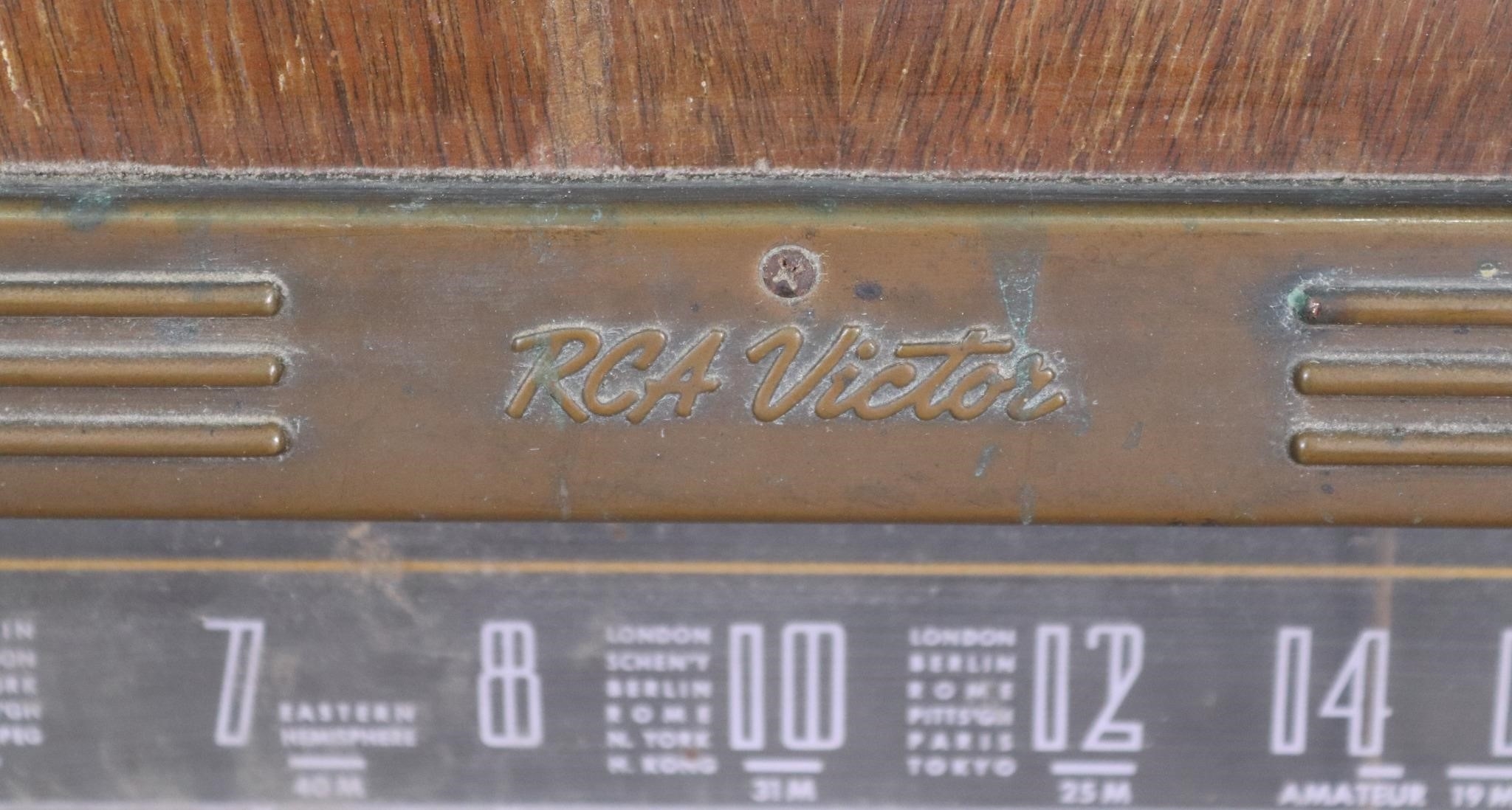 RCA Victor | RCA Victor Model 19K Console Radio | MutualArt