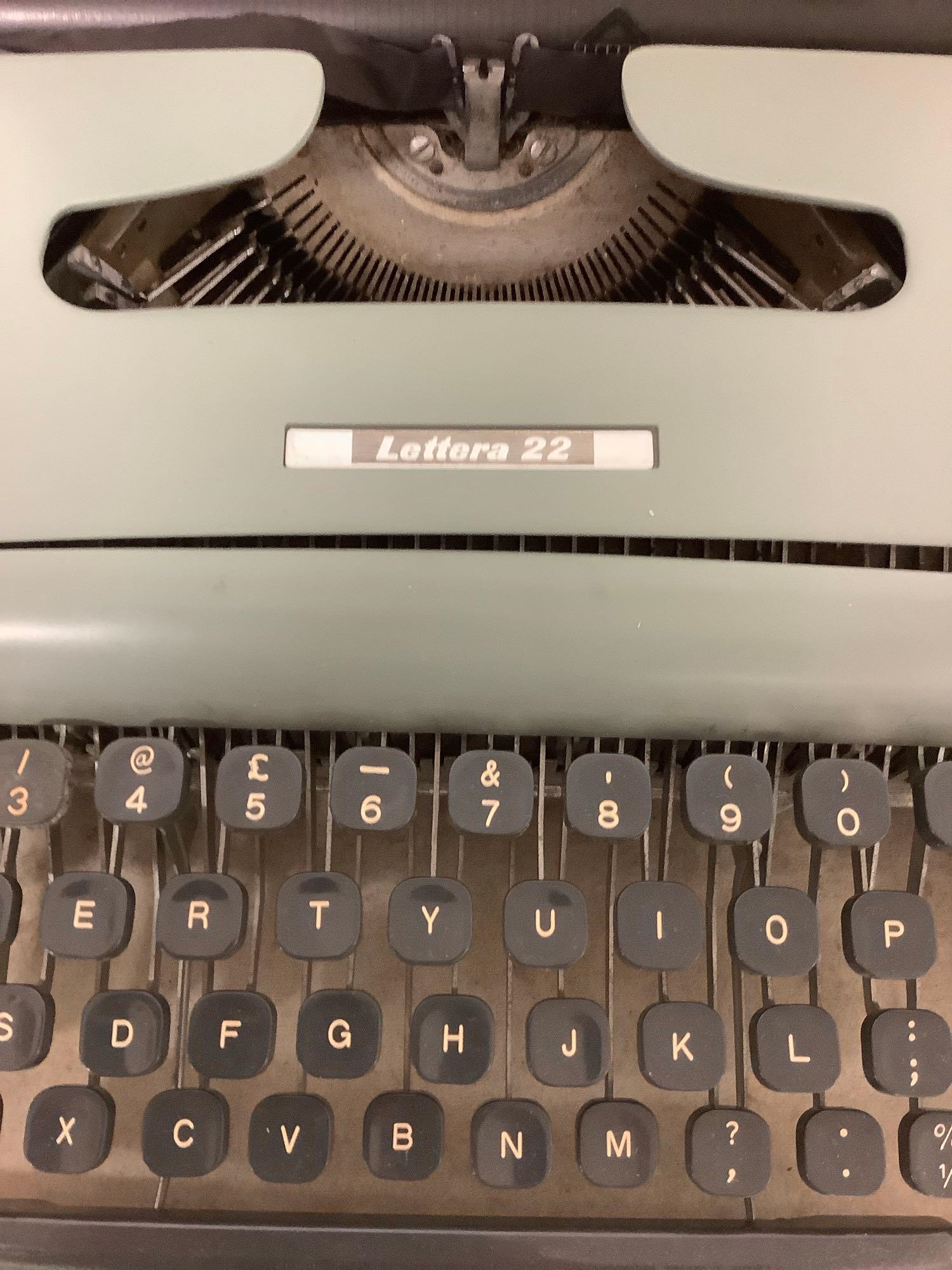 Luigi Olivetti | OLIVETTI PORTABLE TYPEWRITER | MutualArt