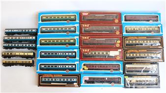 Collection of mostly boxed OO gauge model railway passenger coaches from Airfix, Mainline - Clare Graham