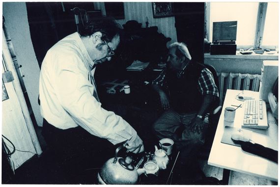 Viktor Pivovarov, Genrikh Sapgir in Oskar Rabin's apartment - Viktor Dmitrievich Pivovarov