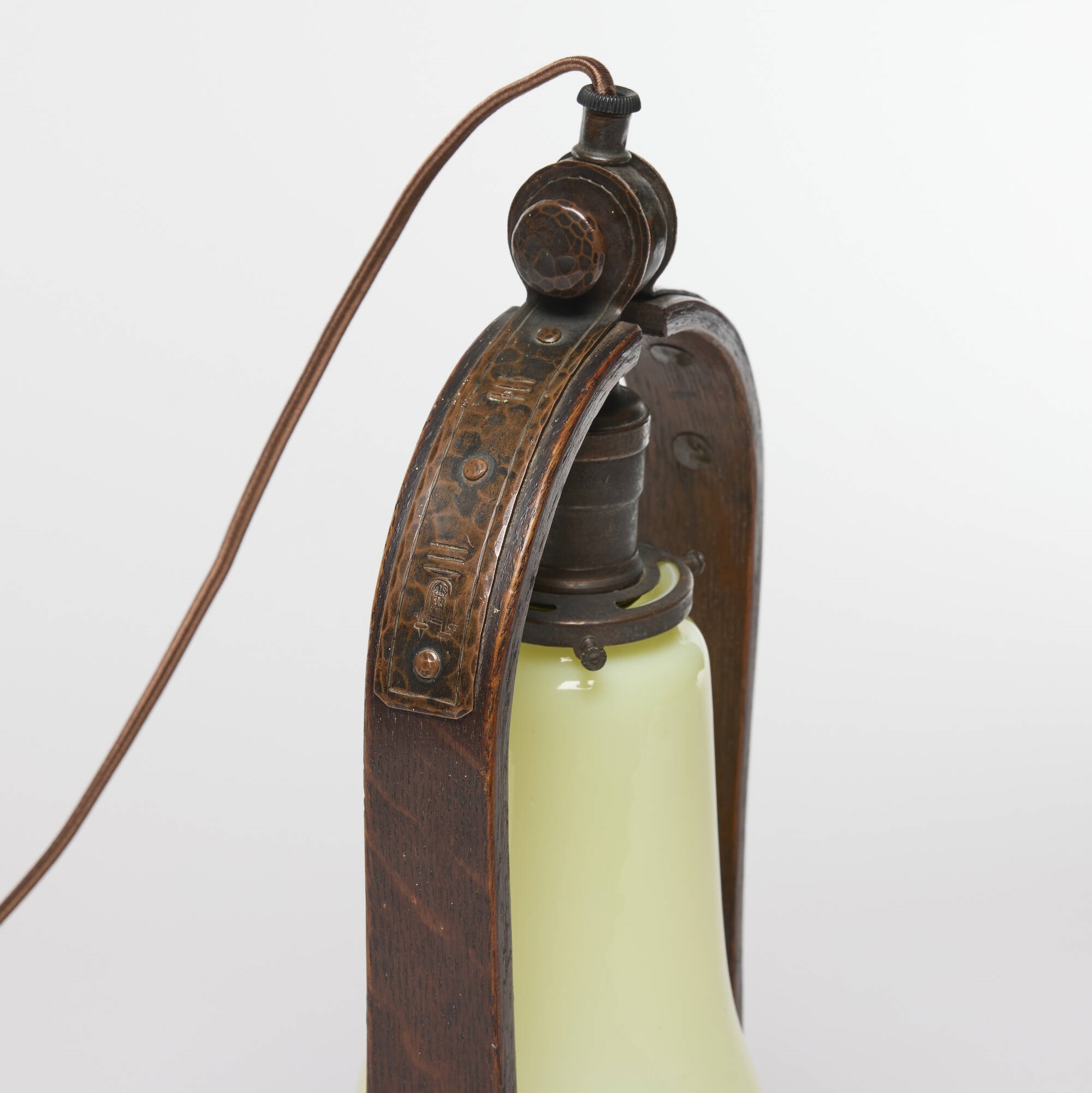 Gustav Stickley | Rare Joiner's Compass desk lamp, model 501 (Circa ...