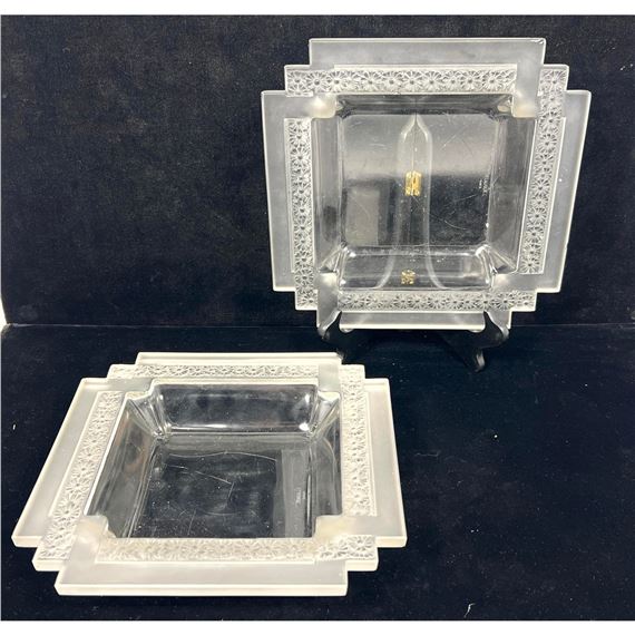 2pc Rene Lalique Paquerettes-2 square plates. Both signed