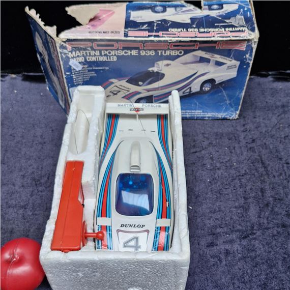 JOUET COLLECTOR VINTAGE - RADIO CONTROLE PORSCHE 935 MARTINI RACING