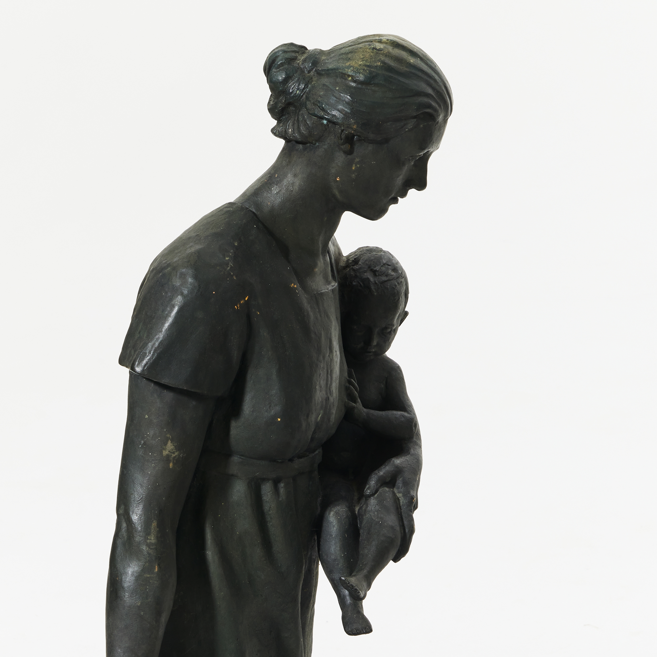 Artwork by Edvard Trulsson, Mor och barn, Made of patinated bronze