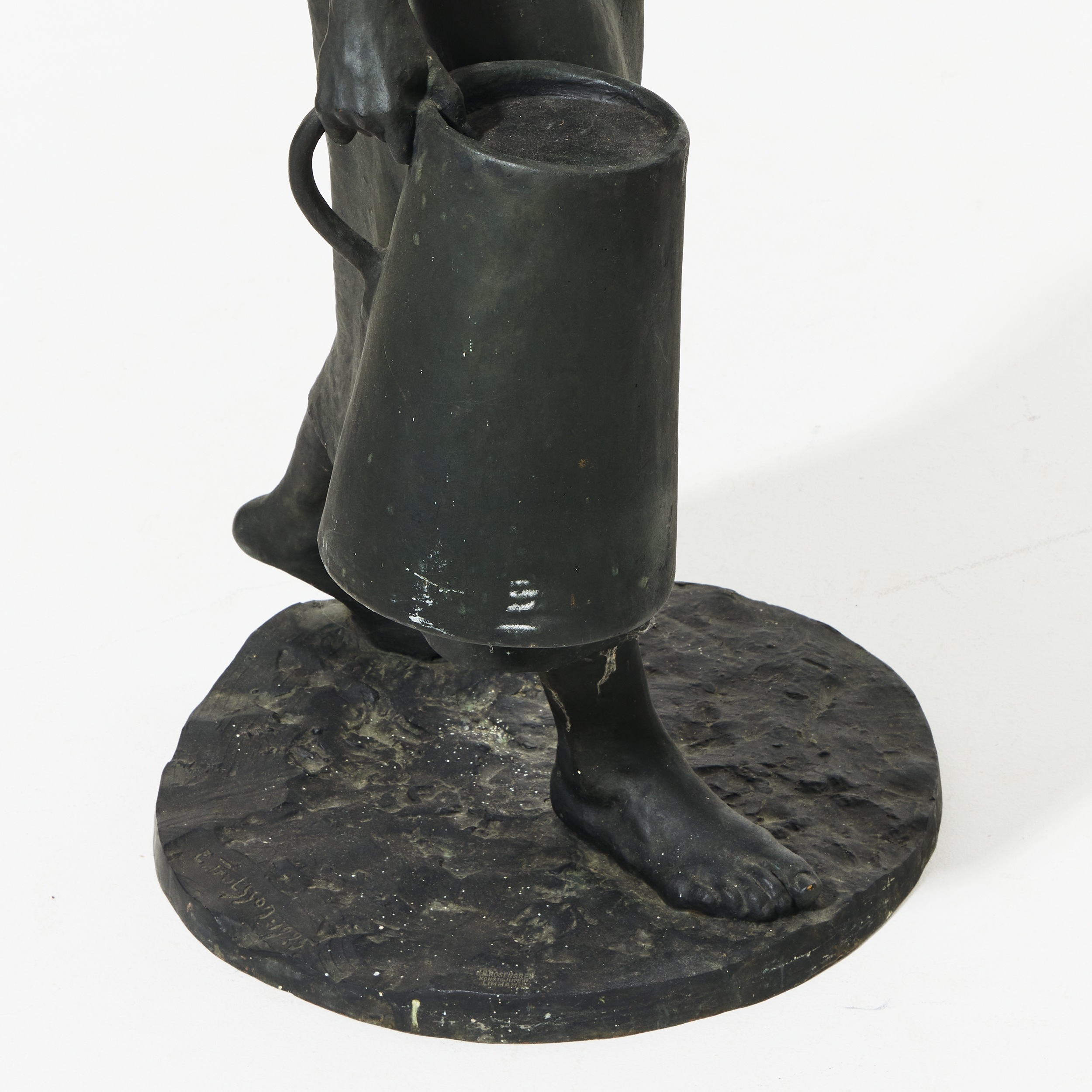 Artwork by Edvard Trulsson, Mor och barn, Made of patinated bronze