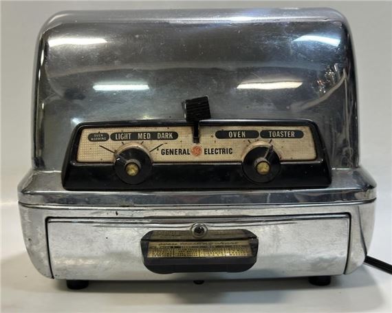 Toaster | COLLECTIBLE ART DECO STREAMLINE TOASTER - WORKS | MutualArt