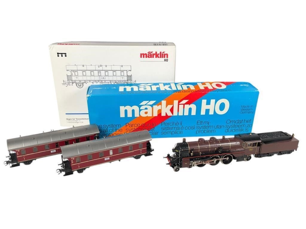 Marklin | Marklin HO 3111 Locomotive & 43139 Passenger Cars | MutualArt