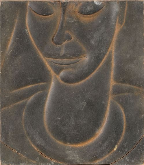 André Ducaroy (1899-1972) Panneau en laque polychrome à décor de tête de femme. Petits éclats et craquelures. Non signé. H. 28 cm L. 24 cm TR