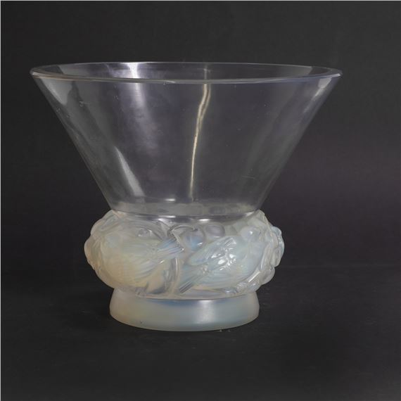 a Pinsons vase No. 1038 designed in 1930 opalescent glass by René Lalique, designed in 1930