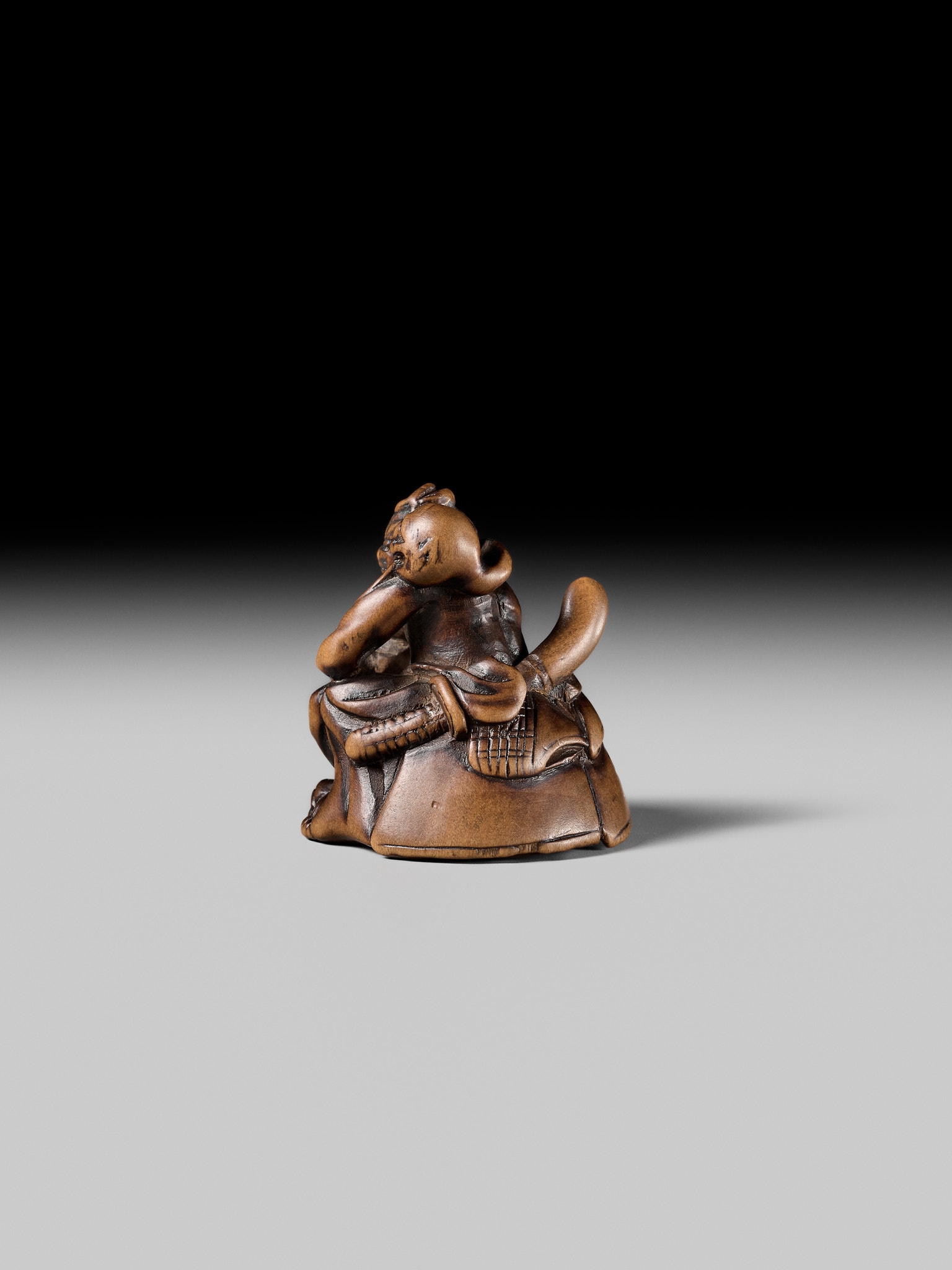 Kokuzan | KOKUZAN: A RARE WOOD NETSUKE DEPICTING A WARRIOR STRUGGLING ...