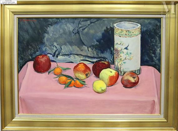 Le citron, la clémentine, pommes et le vase à droite