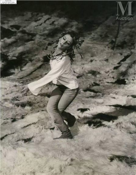 Ursula Kubler, dans "Le Songe d'une nuit d'été" au Théâtre du soleil, 1968 by Martine Franck, 1968