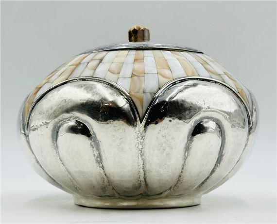 Large Lidded Bowl With Mother Of Pearl Inlay by Los Castillo, Mexico 1960s by Los Castillo, 1960s