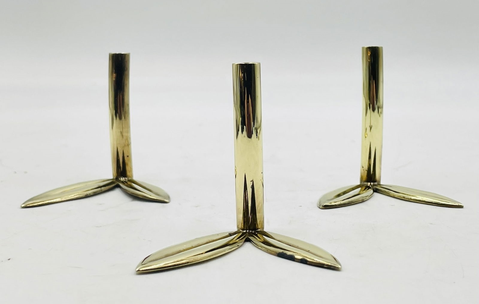 Artwork by Los Castillo, Set of 3 Leaf Shaped Candle Holders in Solid Brass by Los Castillo, Mexico 1960's, Made of Leaf Shaped Candle Holders in Solid Brass