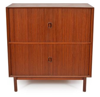 Cylindrical feet and exposed dovetail construction - Peter Hvildt