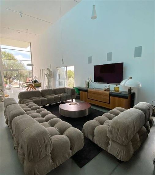 Mario BELLINI (1935) pour B&B Italia Canapé modèle Camaleonda composé de 6 grands éléments, 2 petits éléments et 1 accotoir Tissu velours taupe by Mario Bellini