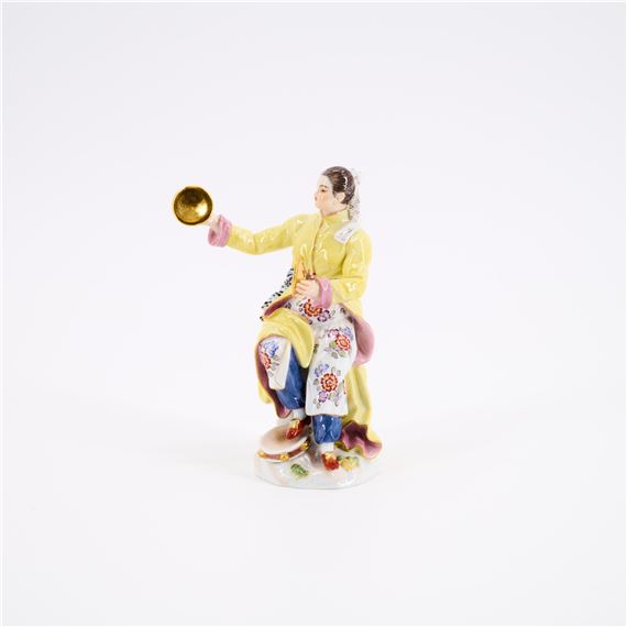 PORCELAIN FIGURINE JAPANESE WOMAN, HITTING A CYMBAL - F.E. Meyer