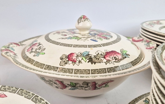 Alfred Meakin | AN ALFRED MEAKIN PART DINNER SERVICE | MutualArt