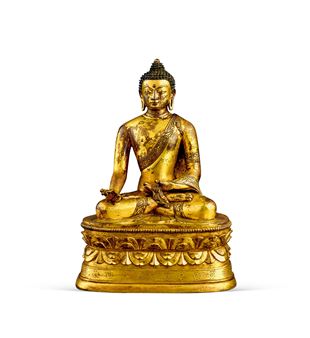 A GILT-BRONZE FIGURE OF THE MEDICINE BUDDHA BHAISHAJYAGURU, 17TH CENTURY, KHALKHA MONGOLIA - Mongolian School, 17th Century