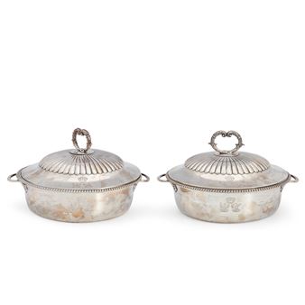 Pair of George III Sterling Silver Covered Entrée Dishes, - Samuel Hennell