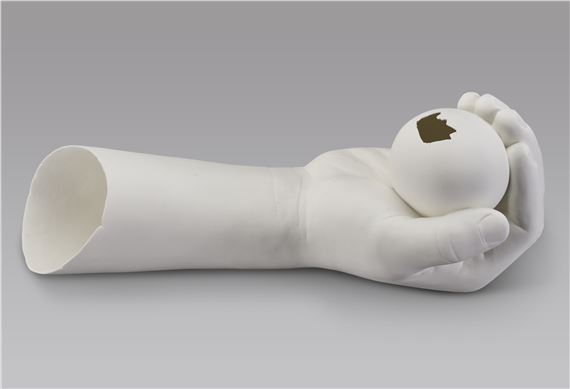 Hand Holding Egg - Charles Ray