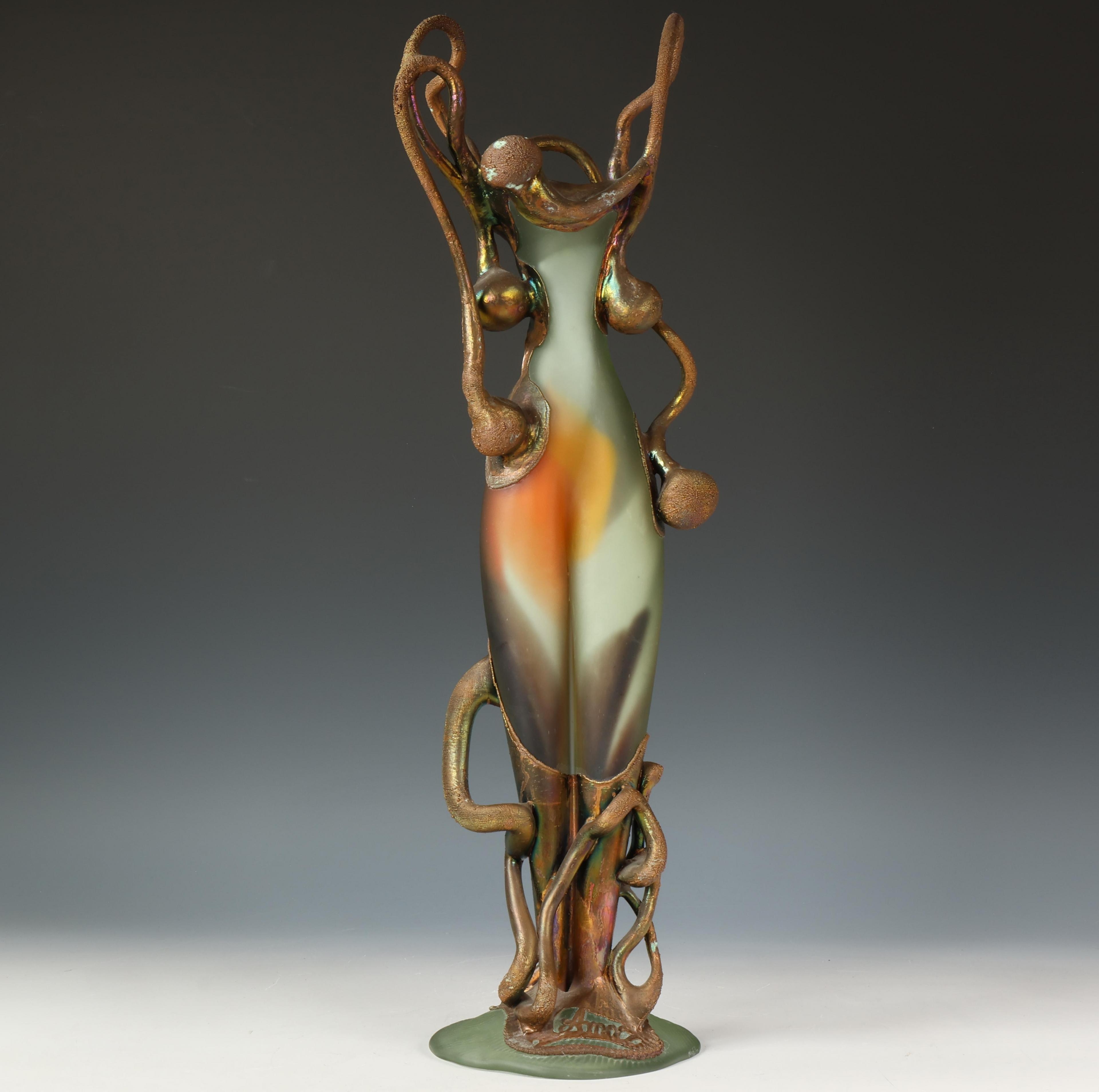 Artwork by MIO, Vaas, Made of glazen  met metalen montuur