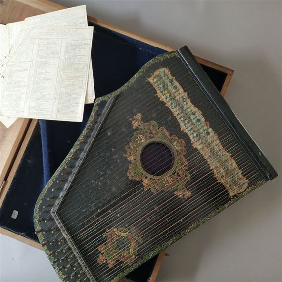 MANUAL | Chromatic zither in blackened and painted wood (19th Century ...