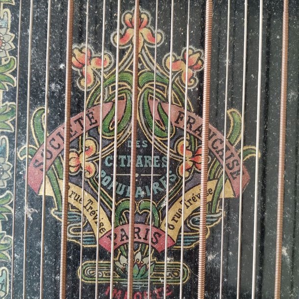 MANUAL | Chromatic zither in blackened and painted wood (19th Century ...